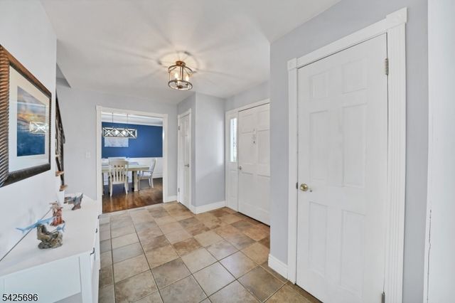 30 Aldersgate Cir, Mount Olive Twp., NJ 07828