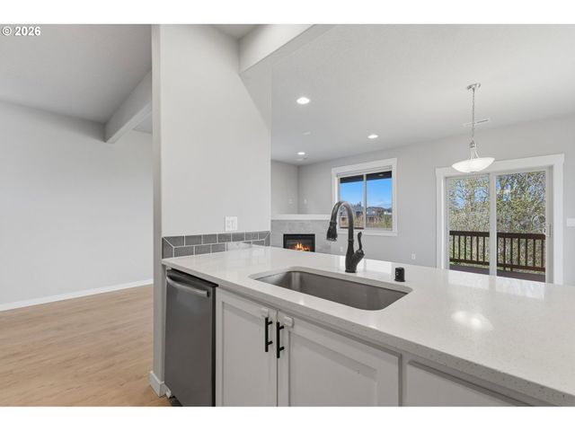 7036 N MONTGOMERY Way, Ridgefield, WA 98642