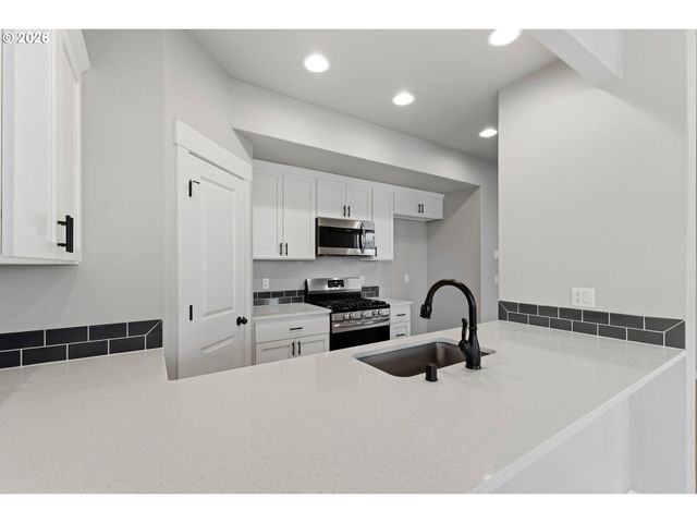 7036 N MONTGOMERY Way, Ridgefield, WA 98642