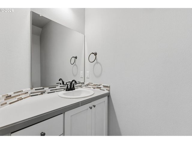 7036 N MONTGOMERY Way, Ridgefield, WA 98642