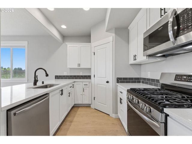 7036 N MONTGOMERY Way, Ridgefield, WA 98642