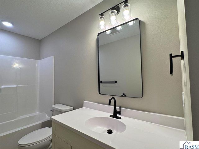 3202 Scotch Lane, Mankato, MN 56001
