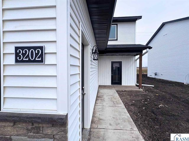 3202 Scotch Lane, Mankato, MN 56001