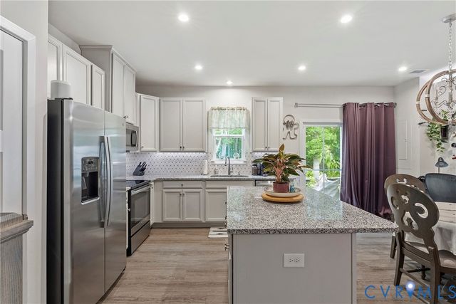 10844 Genito Square Dr, Midlothian, VA 23112
