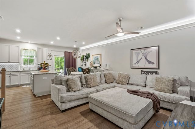 10844 Genito Square Dr, Midlothian, VA 23112