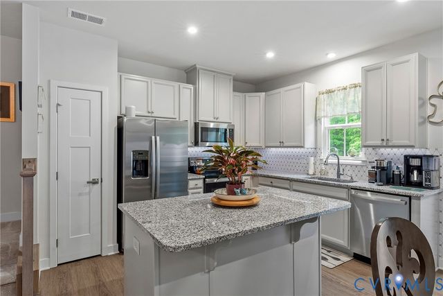 10844 Genito Square Dr, Midlothian, VA 23112
