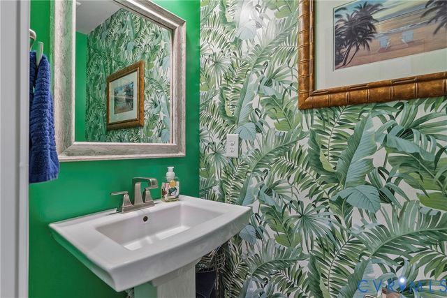 10844 Genito Square Dr, Midlothian, VA 23112