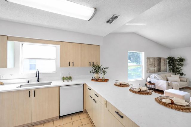 642 GLEN OAKS DRIVE, Leesburg, FL 34748