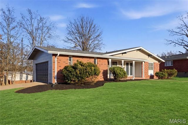 1 Hazelnut Court, Florissant, MO 63033