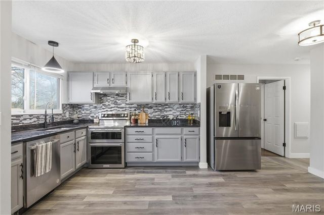 1 Hazelnut Court, Florissant, MO 63033