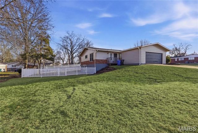 1 Hazelnut Court, Florissant, MO 63033