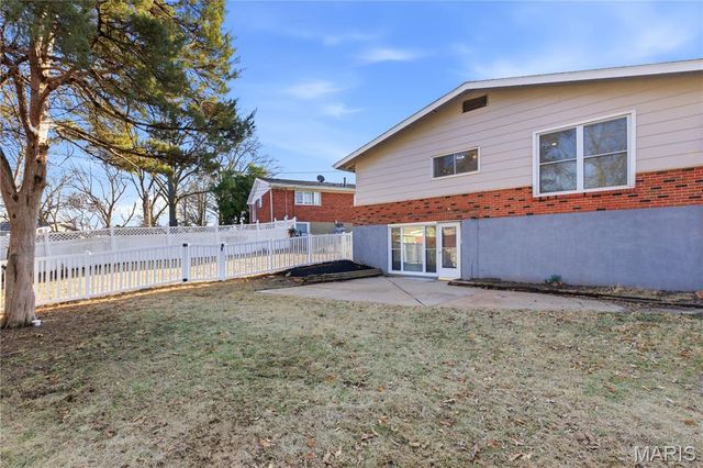 1 Hazelnut Court, Florissant, MO 63033