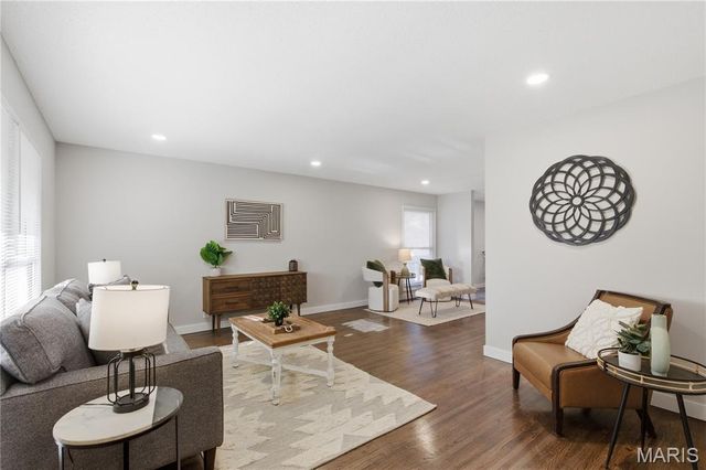 1 Hazelnut Court, Florissant, MO 63033