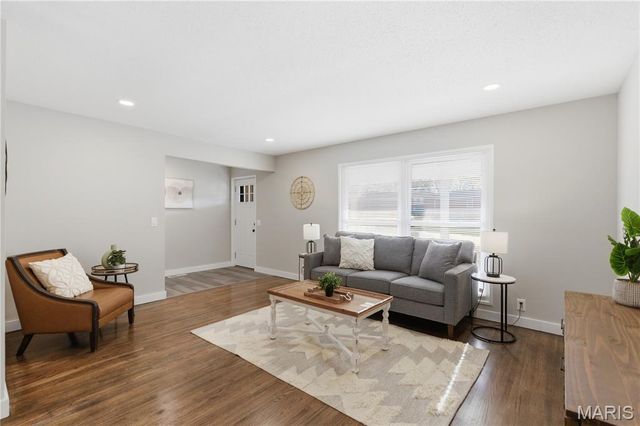 1 Hazelnut Court, Florissant, MO 63033