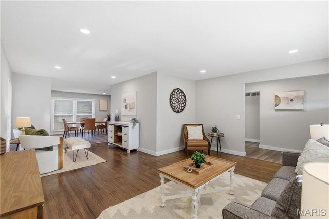 1 Hazelnut Court, Florissant, MO 63033