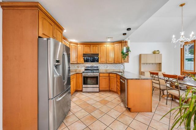 16211 12th Road, Whitestone, NY 11357