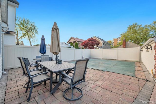 16211 12th Road, Whitestone, NY 11357