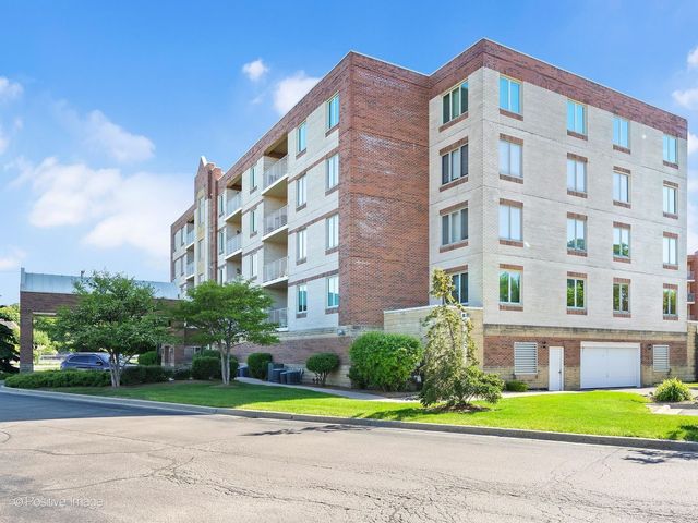 175 W Brush Hill Road 104, Elmhurst, IL 60126