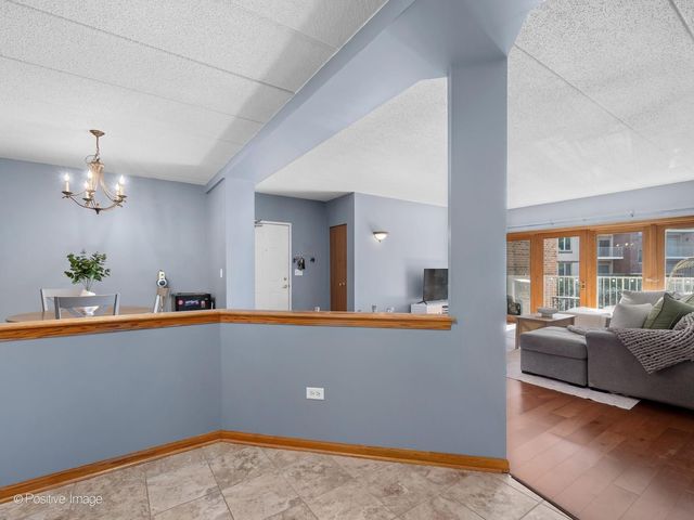 175 W Brush Hill Road 104, Elmhurst, IL 60126