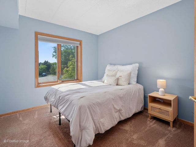 175 W Brush Hill Road 104, Elmhurst, IL 60126