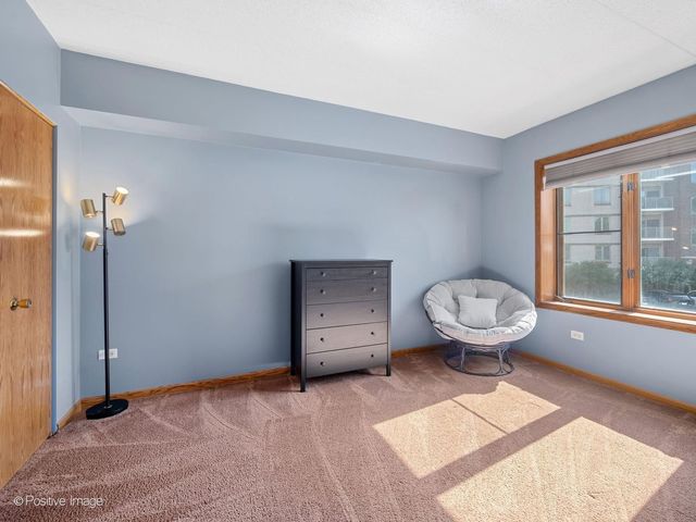 175 W Brush Hill Road 104, Elmhurst, IL 60126