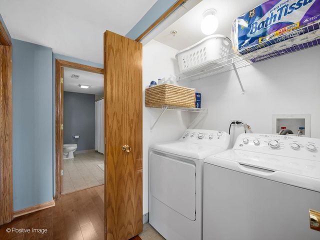 175 W Brush Hill Road 104, Elmhurst, IL 60126