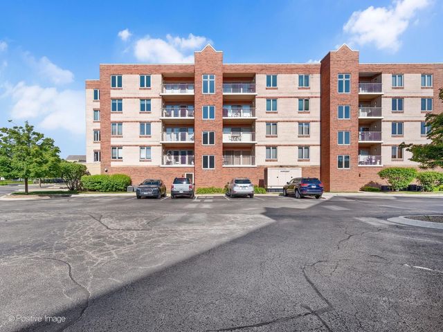 175 W Brush Hill Road 104, Elmhurst, IL 60126
