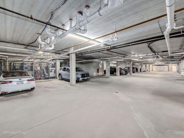 175 W Brush Hill Road 104, Elmhurst, IL 60126