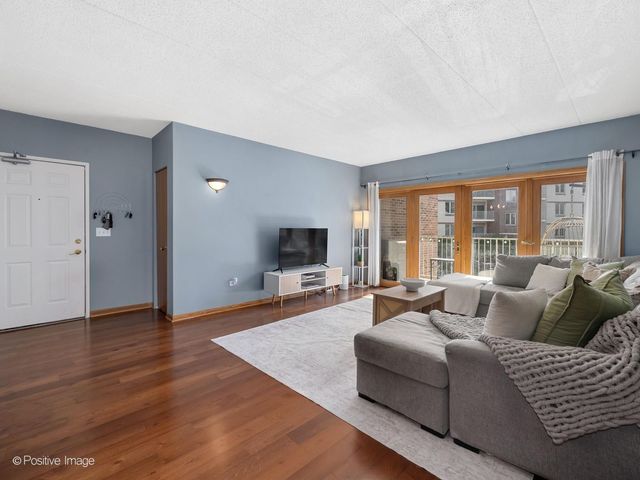 175 W Brush Hill Road 104, Elmhurst, IL 60126