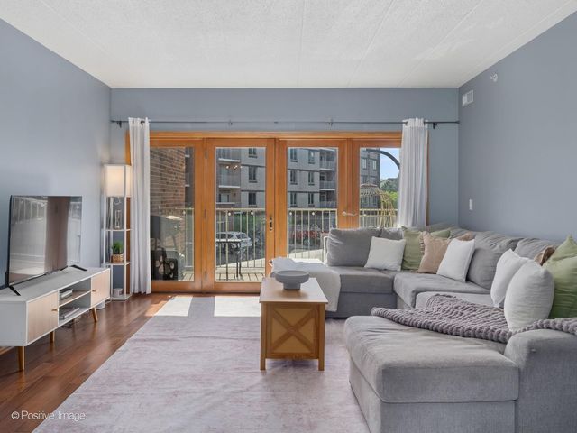 175 W Brush Hill Road 104, Elmhurst, IL 60126