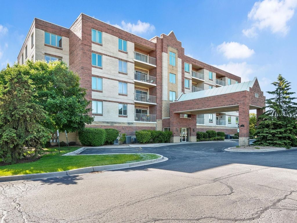 175 W Brush Hill Road 104, Elmhurst, IL 60126
