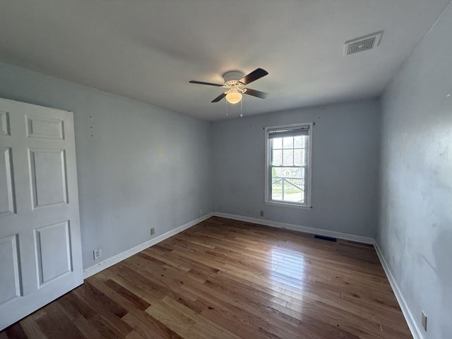 1004 Red Oak Dr, Greenbrier, TN 37073