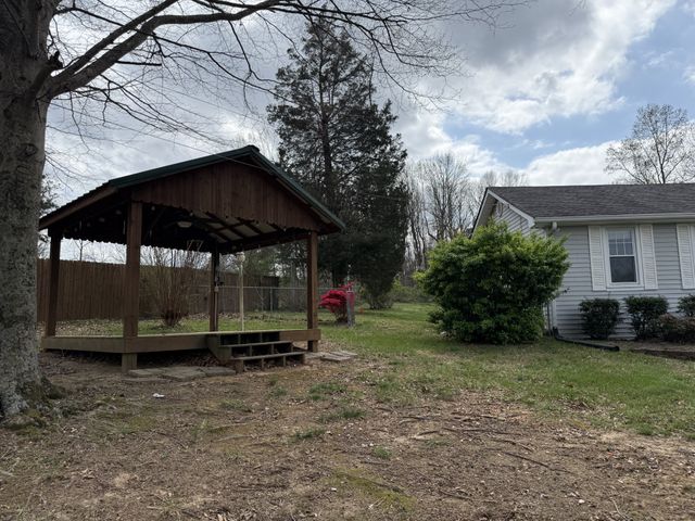 1004 Red Oak Dr, Greenbrier, TN 37073