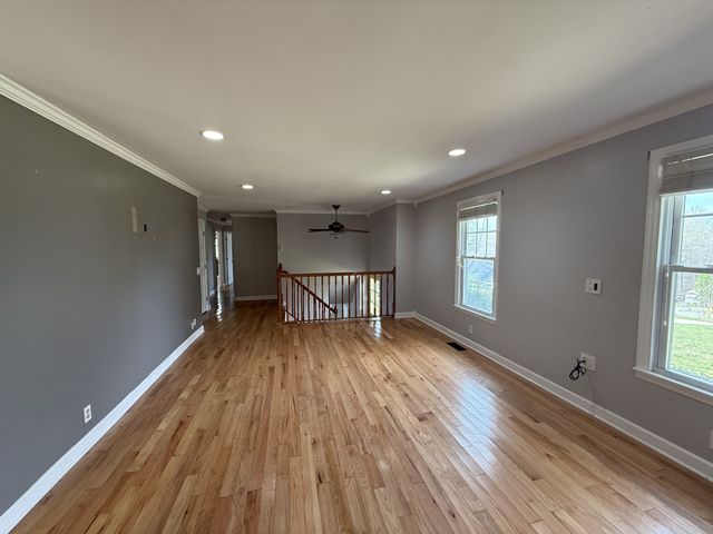 1004 Red Oak Dr, Greenbrier, TN 37073