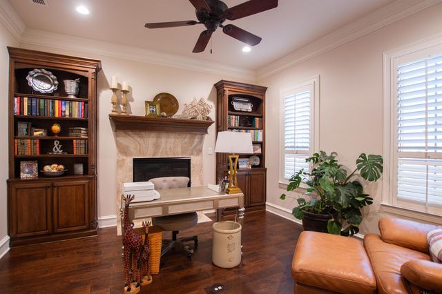 7130 Holly Square Ct, Tyler, TX 75703