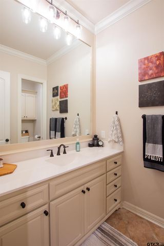 7130 Holly Square Ct, Tyler, TX 75703