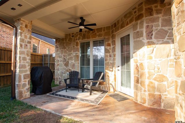 7130 Holly Square Ct, Tyler, TX 75703