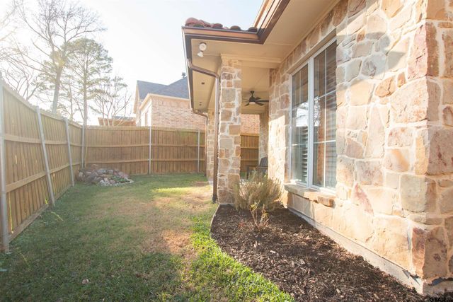 7130 Holly Square Ct, Tyler, TX 75703