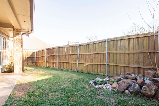 7130 Holly Square Ct, Tyler, TX 75703