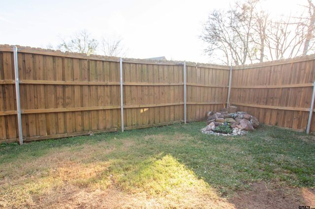 7130 Holly Square Ct, Tyler, TX 75703