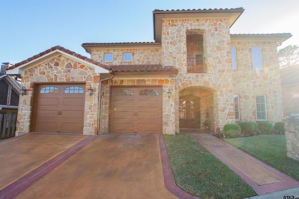 7130 Holly Square Ct, Tyler, TX 75703