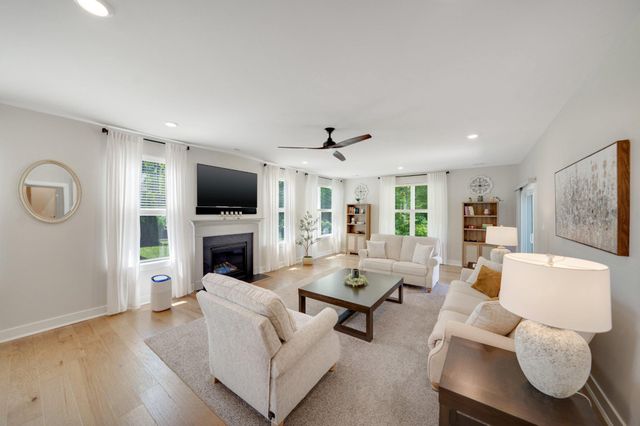 651 MAYFIELD FALLS DR, Newark, DE 19702