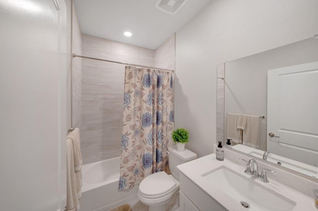 651 MAYFIELD FALLS DR, Newark, DE 19702