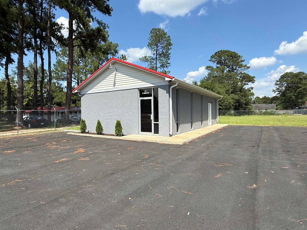 901 South Main St., Marion, SC 29571 — exterior
