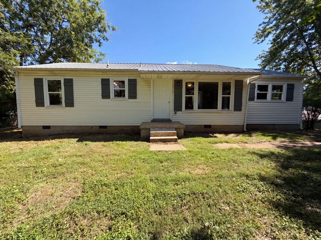 1036 E Commerce St, Lewisburg, TN 37091