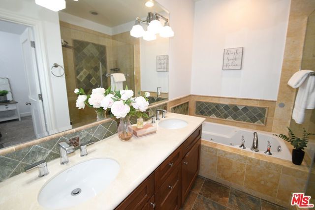 2516 Gates Avenue B, Redondo Beach, CA 90278