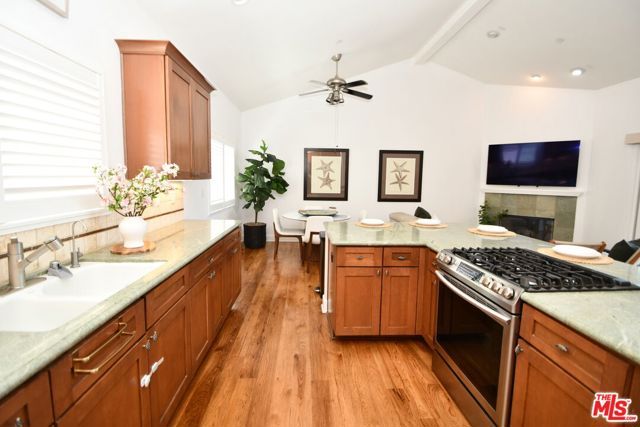 2516 Gates Avenue B, Redondo Beach, CA 90278