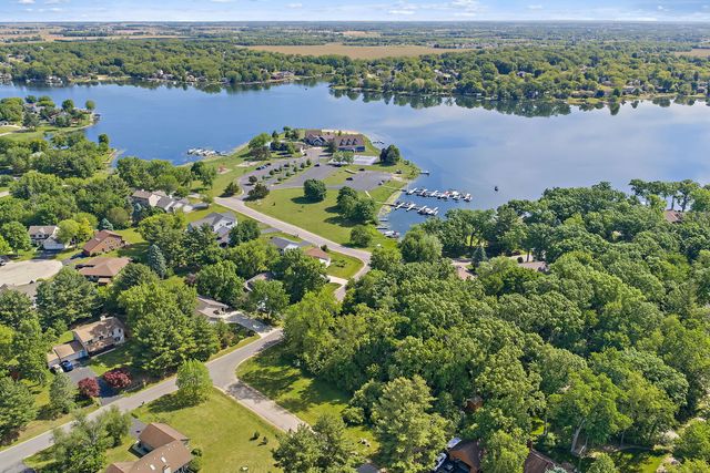213 SW Griffin Place, Poplar Grove, IL 61065