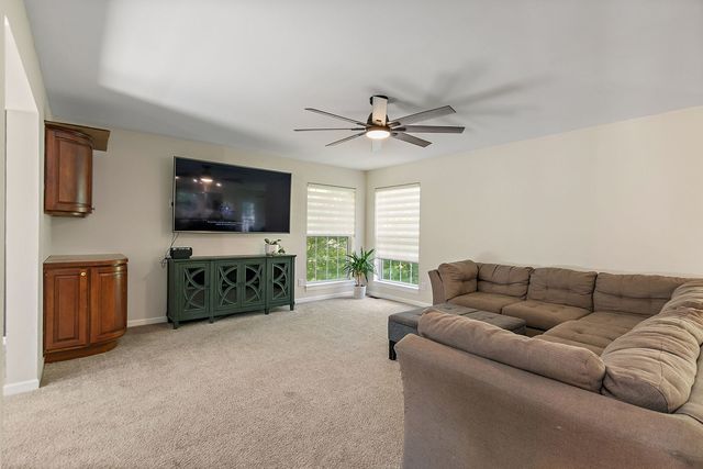 213 SW Griffin Place, Poplar Grove, IL 61065