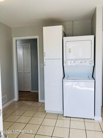 3208-3210 Cohocton Avenue 10, Point Pleasant, NJ 08742